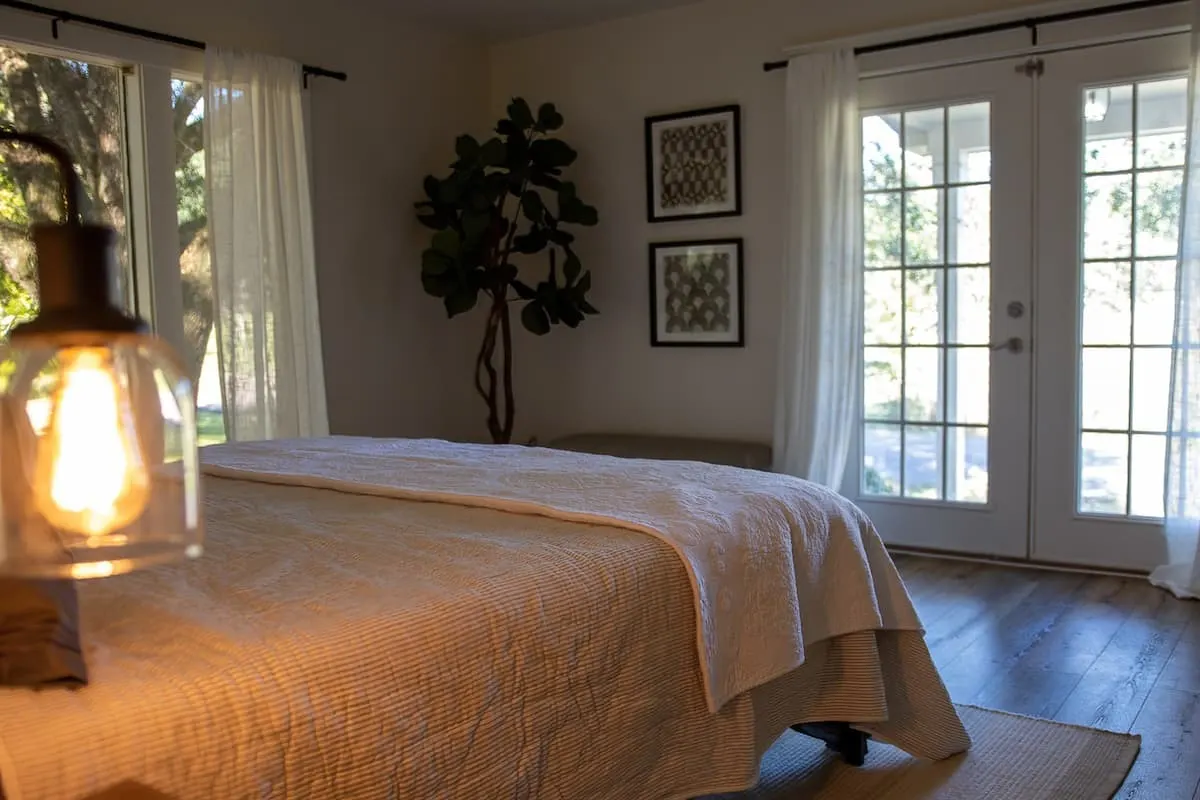 bedroom of airbnb in Mississippi