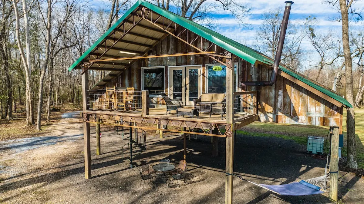 Cabin on stilts in Alabama