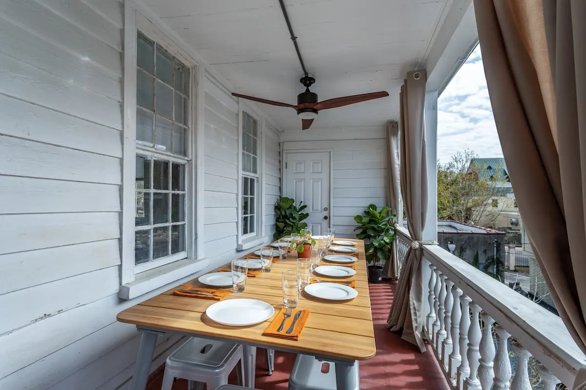 porch with dining table outside