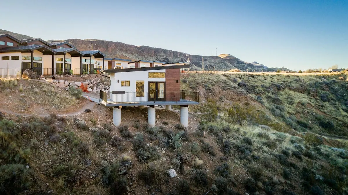 airbnb on a cliff in Utah