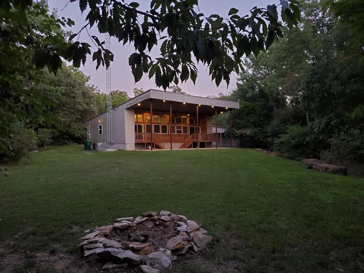 cool airbnb in Kansas