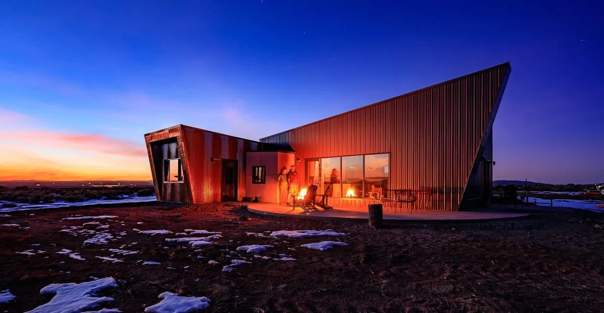 Large airbnb in New Mexico desert