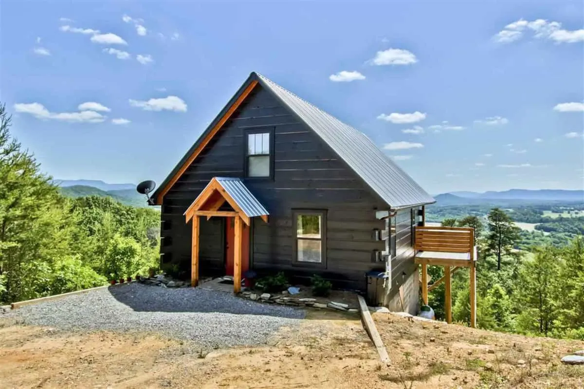 cabin on a cliff in Tennessee