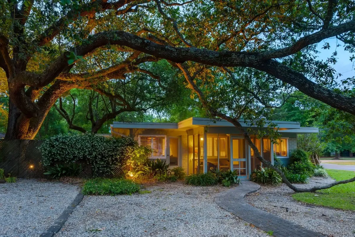 garden airbnb in Mississippi