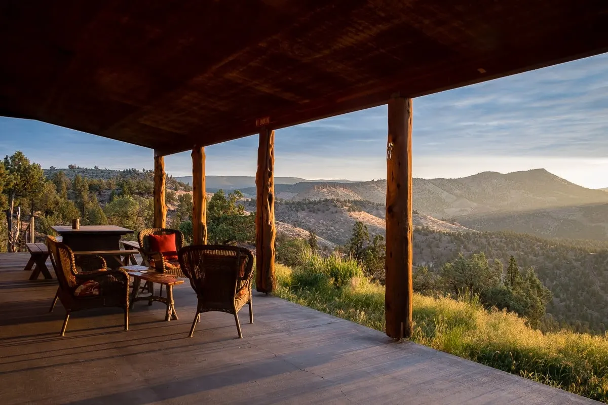 cabin overlooking lake in oregon