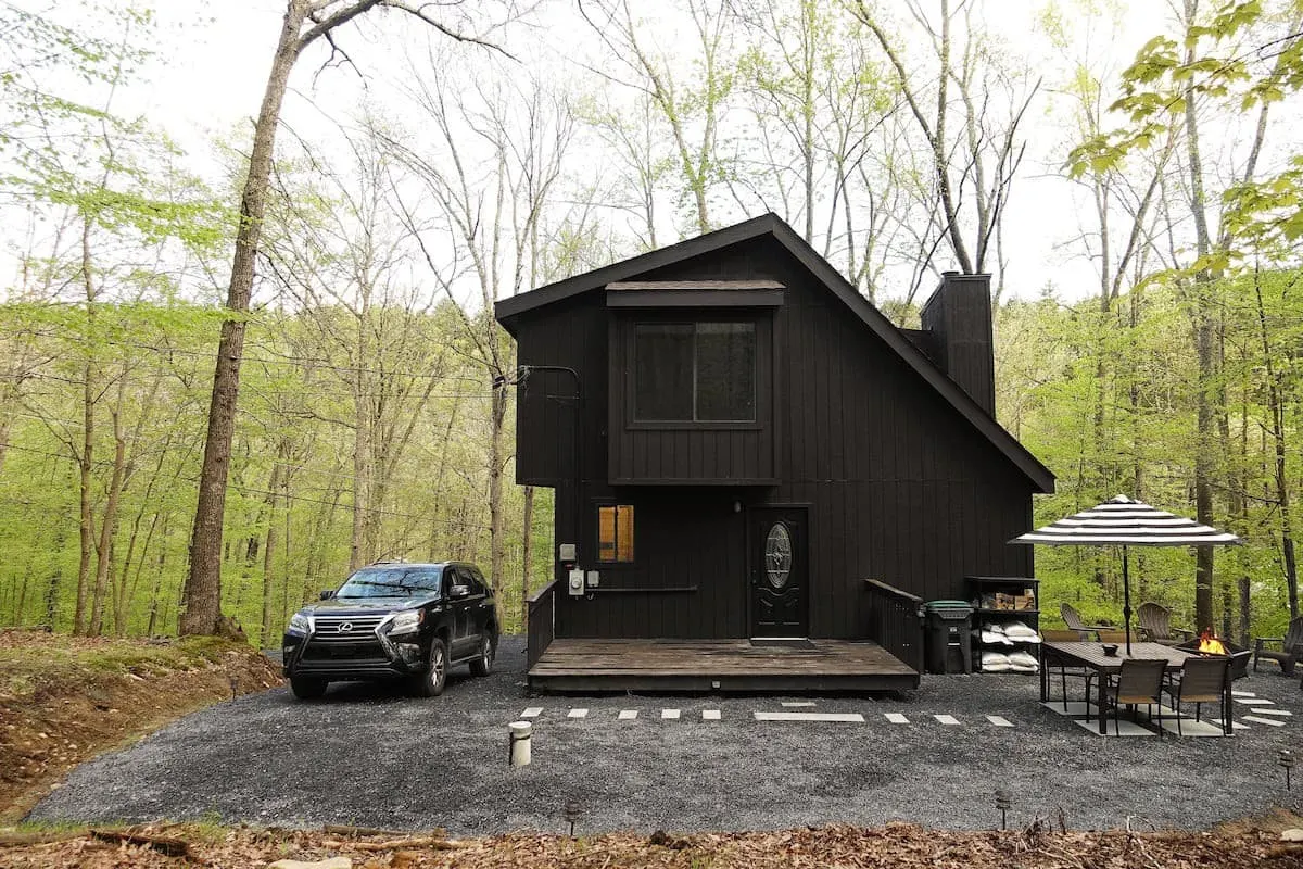 black cottage in pennsylvania