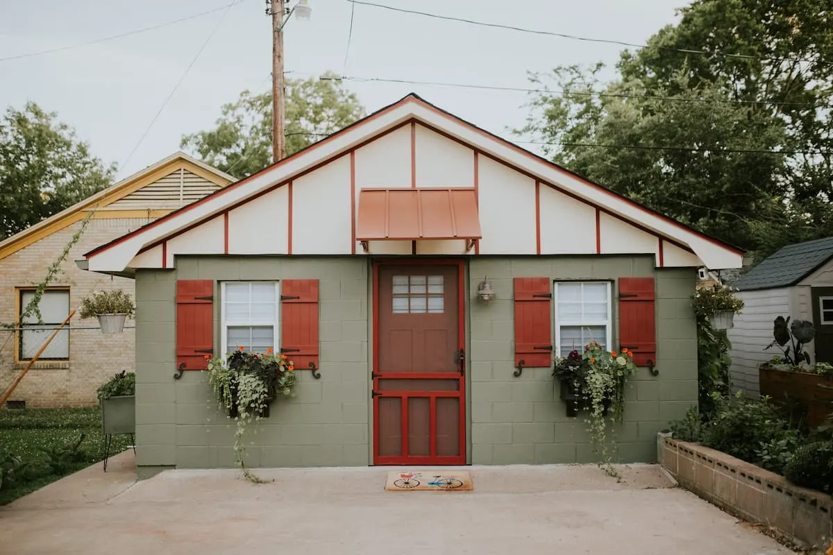 small cabin in Little Rock